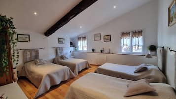 2 bedrooms, iron/ironing board, Internet