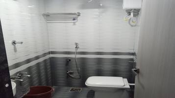 샤워 시설, 무료 세면용품, 타월, 비누