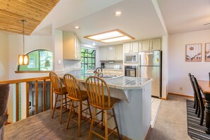 冰箱、微波炉、烤箱、炉灶