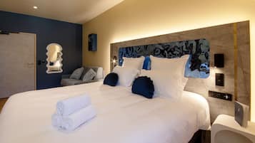 Superior tweepersoonskamer | Luxe beddengoed, een kluis op de kamer, individueel gedecoreerd