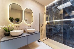 Shower, hair dryer, bidet, towels - Casa Luisa: your home in the very heart of Florence with breathtaking views. (Firenze)