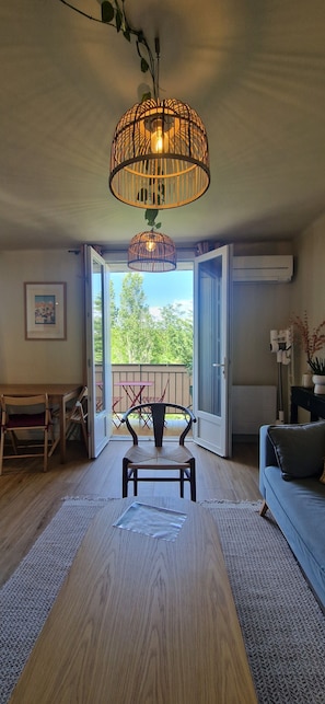 Smart TV - Beautiful new apartment for 4 people. Wifi, air conditioning, parking, balcony (Aix-en-Provence)