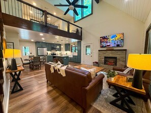 TV connectée, cheminée, baby-foot