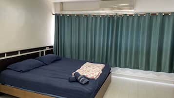 One bedroom king bed | Airconditioning