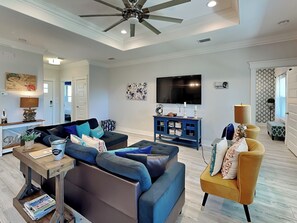 Hus - flera sängar - uteplats - utsikt mot trädgården ( SeaEsta) | Vardagsrum | 42-tums platt-tv med digitalkanaler