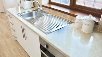 Apartment, Patio | Private kitchen | Electric kettle, toaster