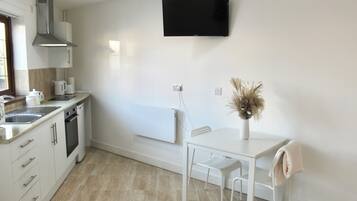 Apartment, Patio | Private kitchen | Electric kettle, toaster