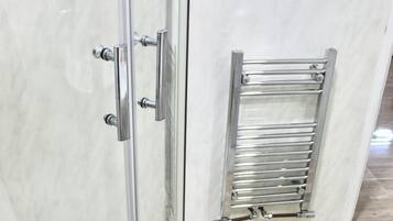 Apartment, Patio | Bathroom | Soap, shampoo, toilet paper