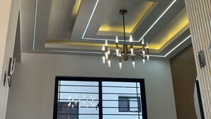 Comfort Apartment | Living area | 65-inch Smart TV with cable channels - Ático de lujos  (Santiago de los Caballeros)