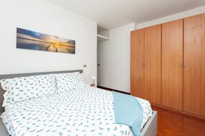 House, Garden View | 2 bedrooms, iron/ironing board, free WiFi, bed sheets