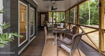 Blake Washington Estate Features Golfing/Tennis/Lake/Swimming Pool/Country Club!