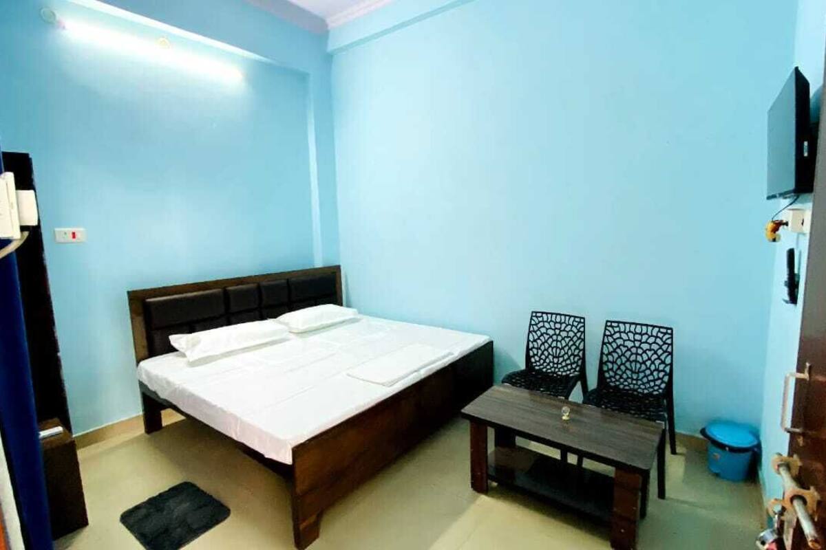 Deluxe Room, City View | Desk, free WiFi
