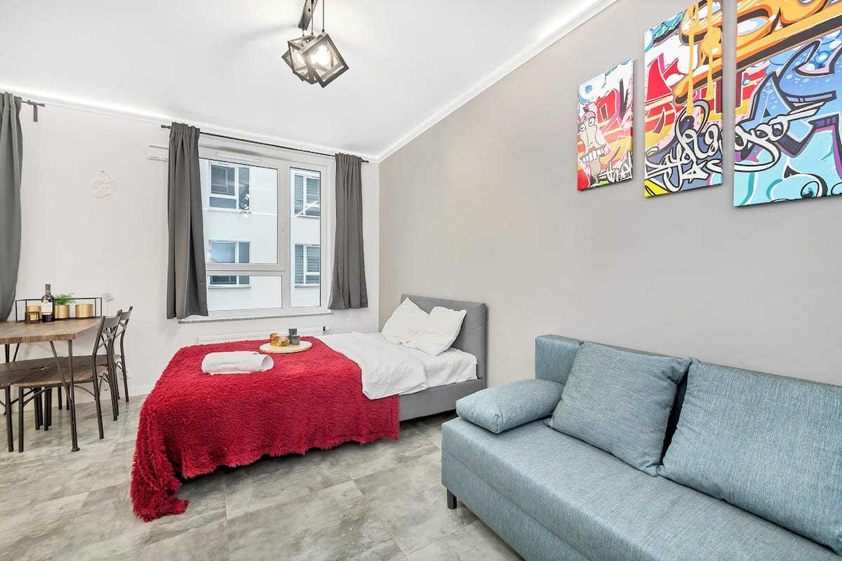 1 Schlafzimmer, hochwertige Bettwaren, individuell dekoriert