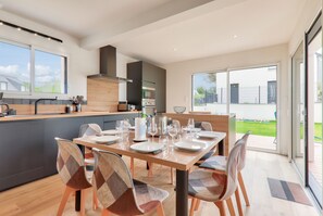 Fridge, microwave, oven, dishwasher - House with garden - 400m from Les Govelins beach (Saint-Gildas-de-Rhuys)