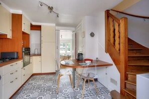 Réfrigérateur, micro-ondes, four, lave-vaisselle