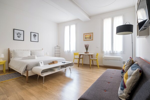 1 habitación, tabla de planchar con plancha, cuna de viaje y wifi 