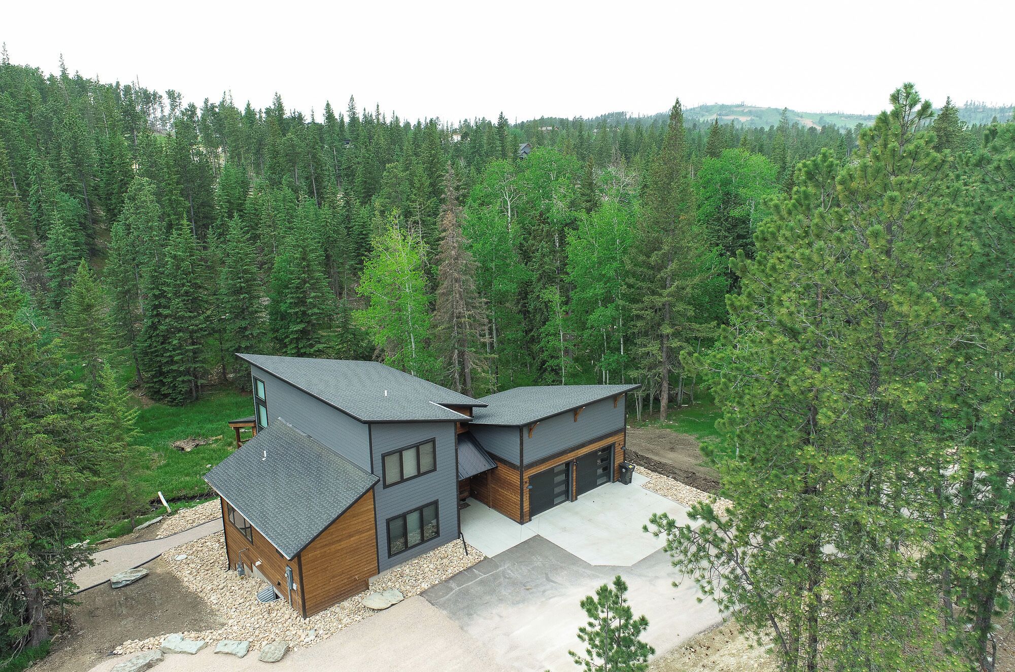 Spacious Modern Cabin w/ Private Forested Backyard Area with seasonal stream!