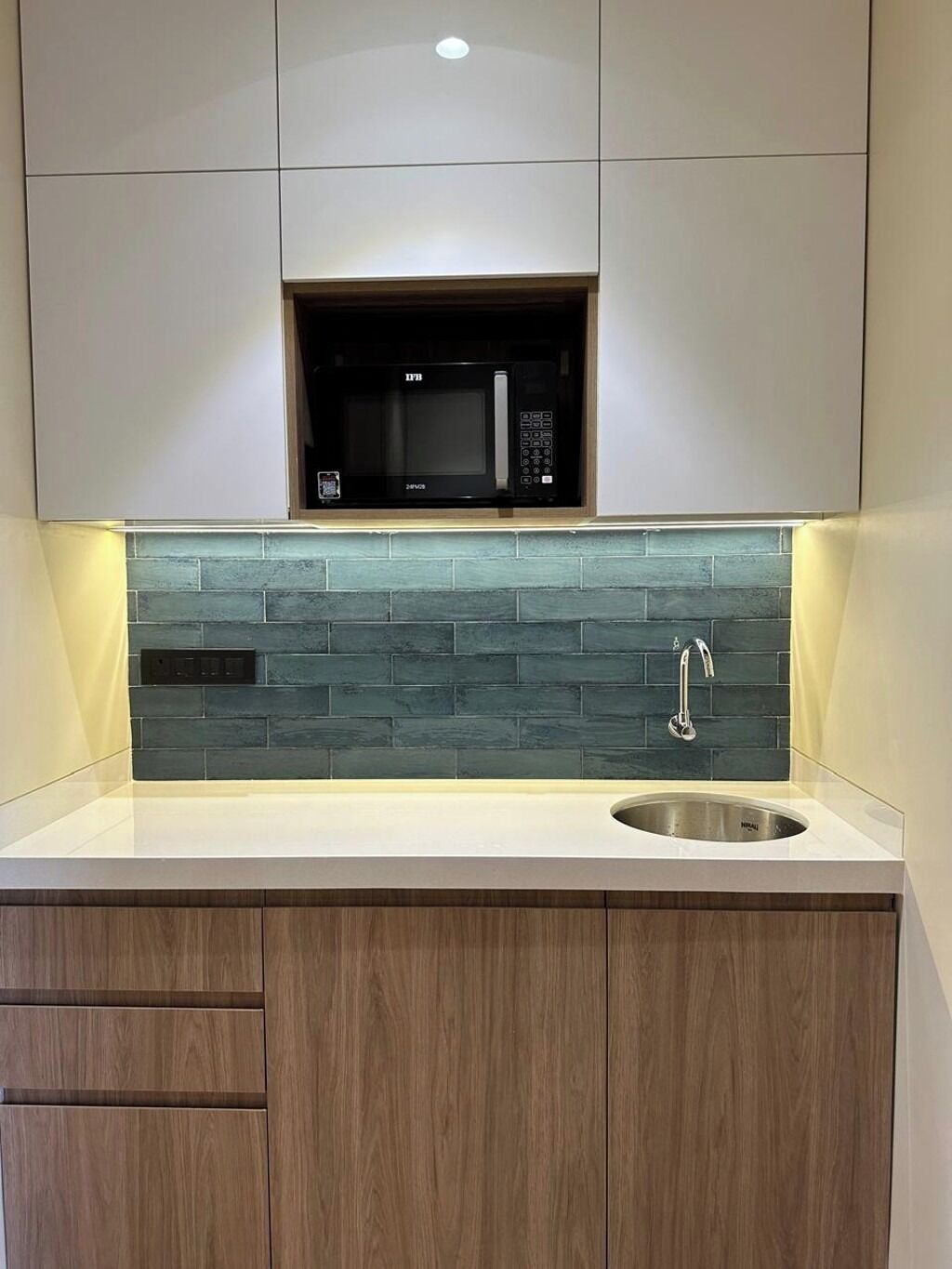 Fridge, microwave, stovetop, cookware/dishes/utensils