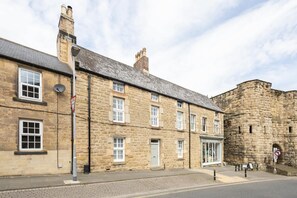 Exterior - Host & Stay | Hotspur Street (Alnwick)