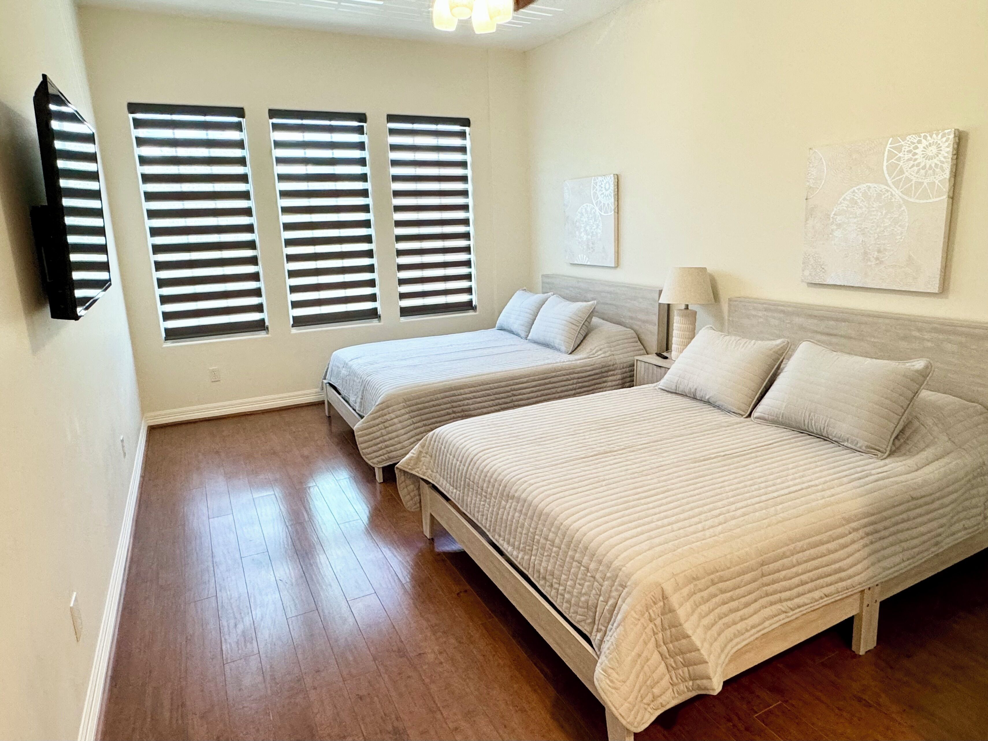 5 Bed/4.5 Bath Family Home With Office Space @ Cimarron. Excellent Location! - McAllen, TX