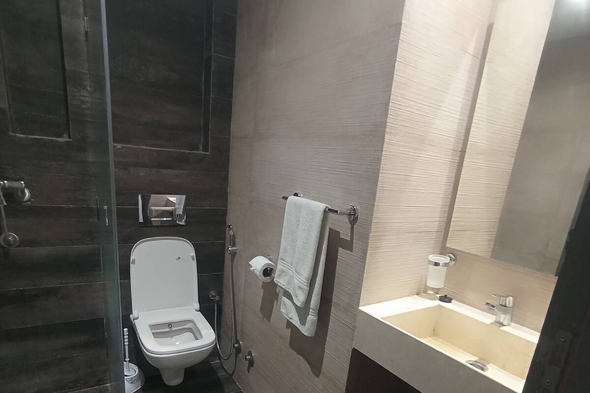 Bañera, toallas, jabón y champú