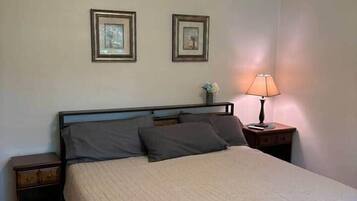 4 bedrooms, iron/ironing board, WiFi, bed sheets