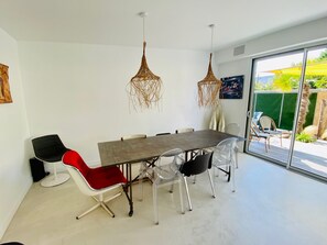 Dining - House for 11 people 350 m from Plage du Sillon (Saint-Malo)
