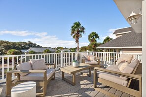 Property grounds - Destin Oasis Coastal Hideaway With Backyard Fun 4 Bedroom Home (Destin)