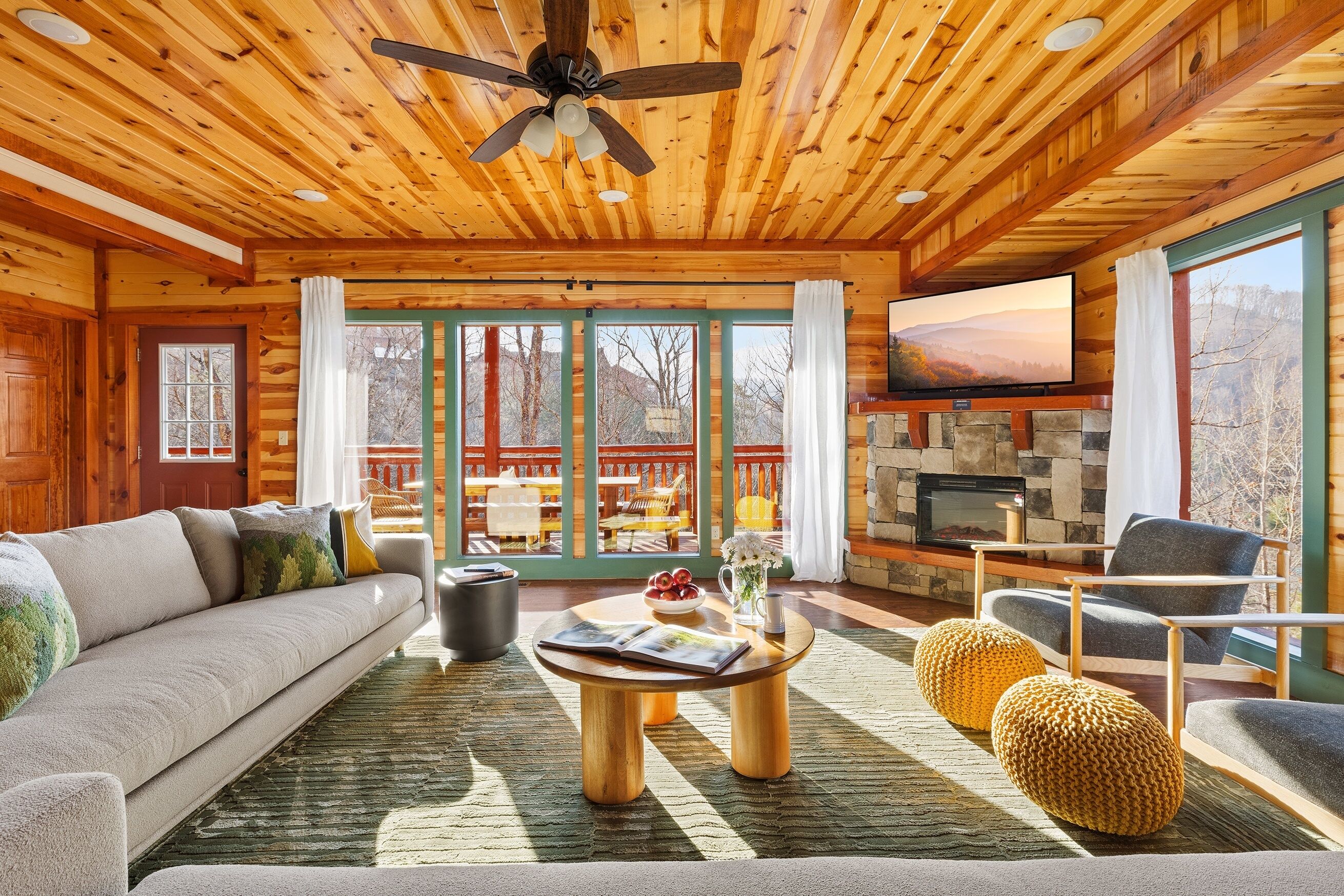 House, 6 Bedrooms | Living area | Smart TV