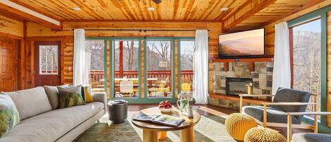 House, 6 Bedrooms | Living area