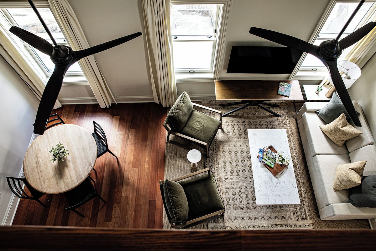 Deluxe Suite, 1 King Bed | Living area