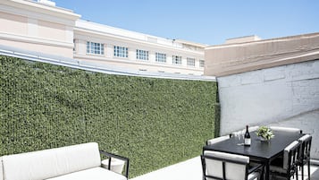 Suíte estúdio executiva, 1 cama King, sacada | Terraço/pátio