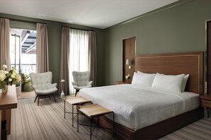 Suíte estúdio executiva, 1 cama King, sacada | 1 quarto, roupas de cama de algodão egípcio, roupas de cama premium