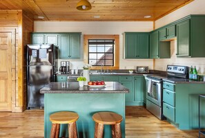 Casa, 6 quartos | Cozinha privada | Geladeira, fogão, cafeteira/chaleira, torradeira