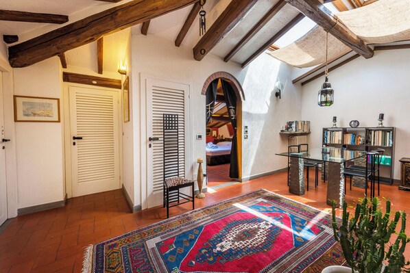 40-inch flat-screen TV with digital channels - Florence Charme by Mmega (Florence)