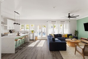 Casa, 6 habitaciones | Zona de estar | Una Smart TV