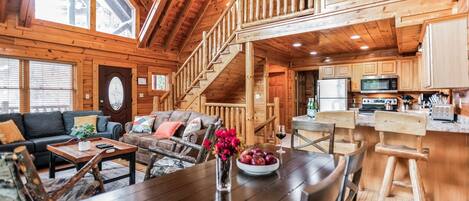 House, 5 Bedrooms | Dining