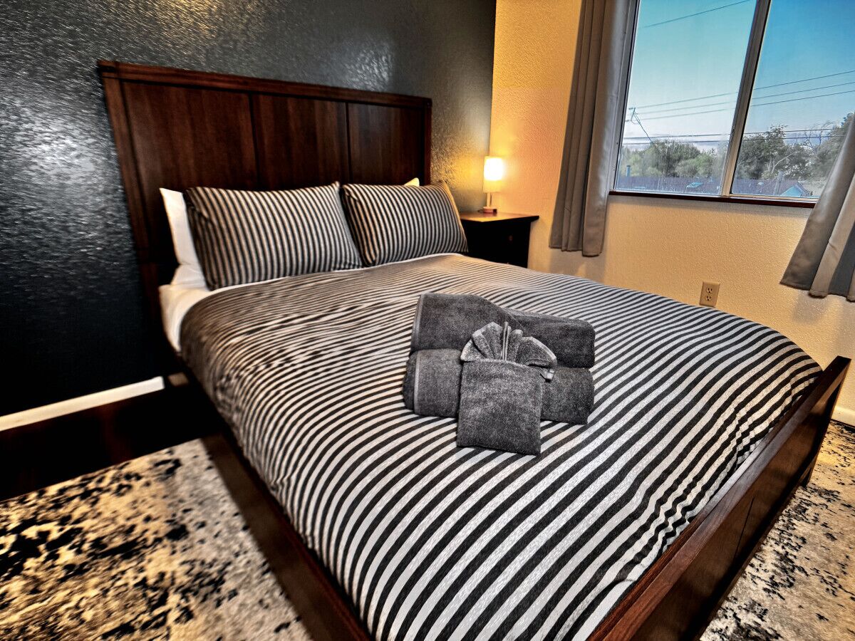 3 bedrooms, desk, iron/ironing board, free WiFi