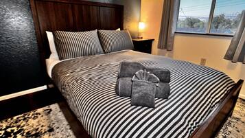 3 bedrooms, desk, iron/ironing board, free WiFi