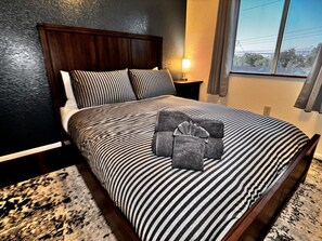 3 habitaciones, escritorio, tabla de planchar con plancha y wifi gratis 