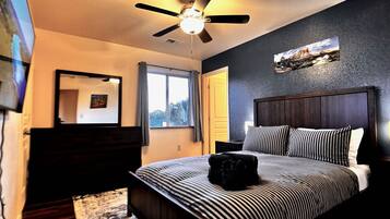3 bedrooms, desk, iron/ironing board, free WiFi