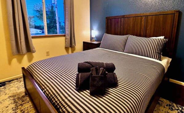 3 bedrooms, desk, iron/ironing board, free WiFi