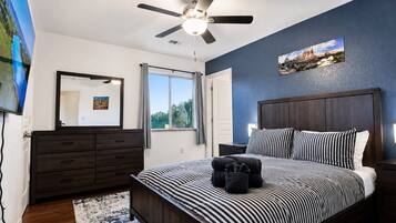 3 bedrooms, desk, iron/ironing board, free WiFi