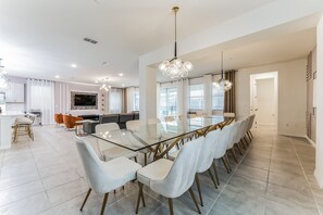 Nhà, 5 phòng ngủ | Bếp riêng | Tủ lạnh, lò nướng, dụng cụ pha cà phê/trà, lò nướng bánh mì 