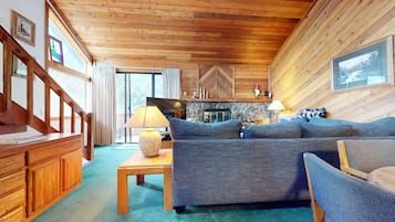 Condo, 3 Bedrooms | Living area | Smart TV