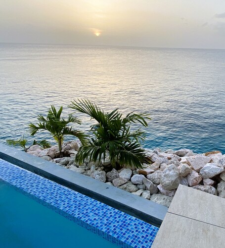 Tortuga Apartment A in Lagun is close to the beach