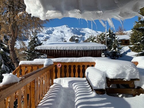 Duplex 200m² - Individual chalet - Up to 15 people - Very close to the slopes