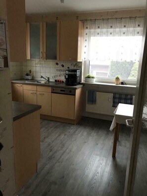 Mikrowelle, Ofen, Herdplatte, Geschirrspüler