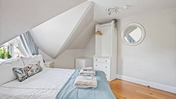 1 bedroom, desk, iron/ironing board, WiFi