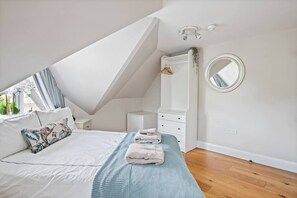 1 bedroom, desk, iron/ironing board, WiFi
